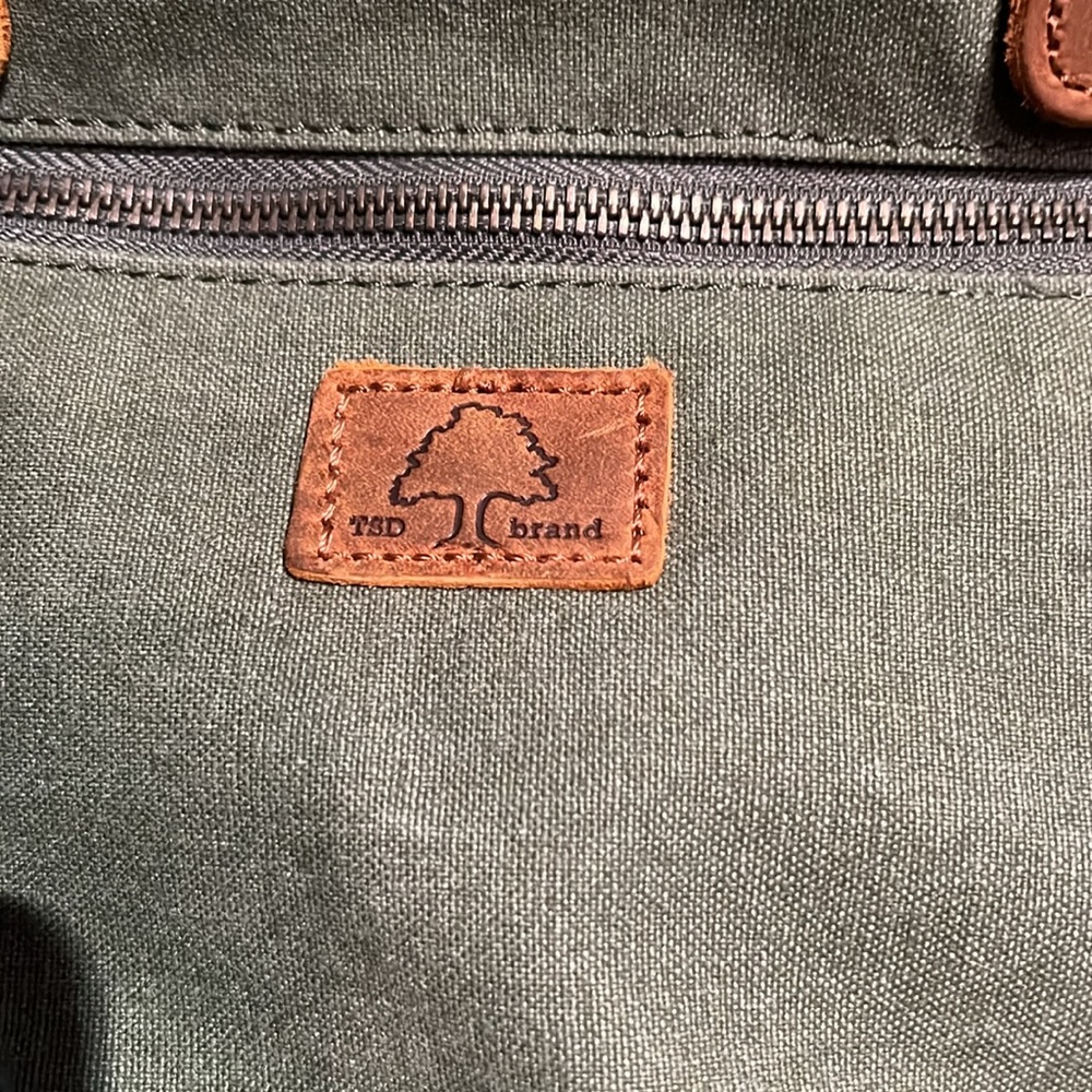 12” high 15” wide, laptop bag, beautiful sage green w shoulder strap🥳 - Picture 2 of 7